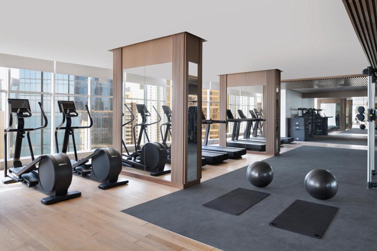 Element By Westin West Bay Doha Hotel Luaran gambar The gym at The Hari