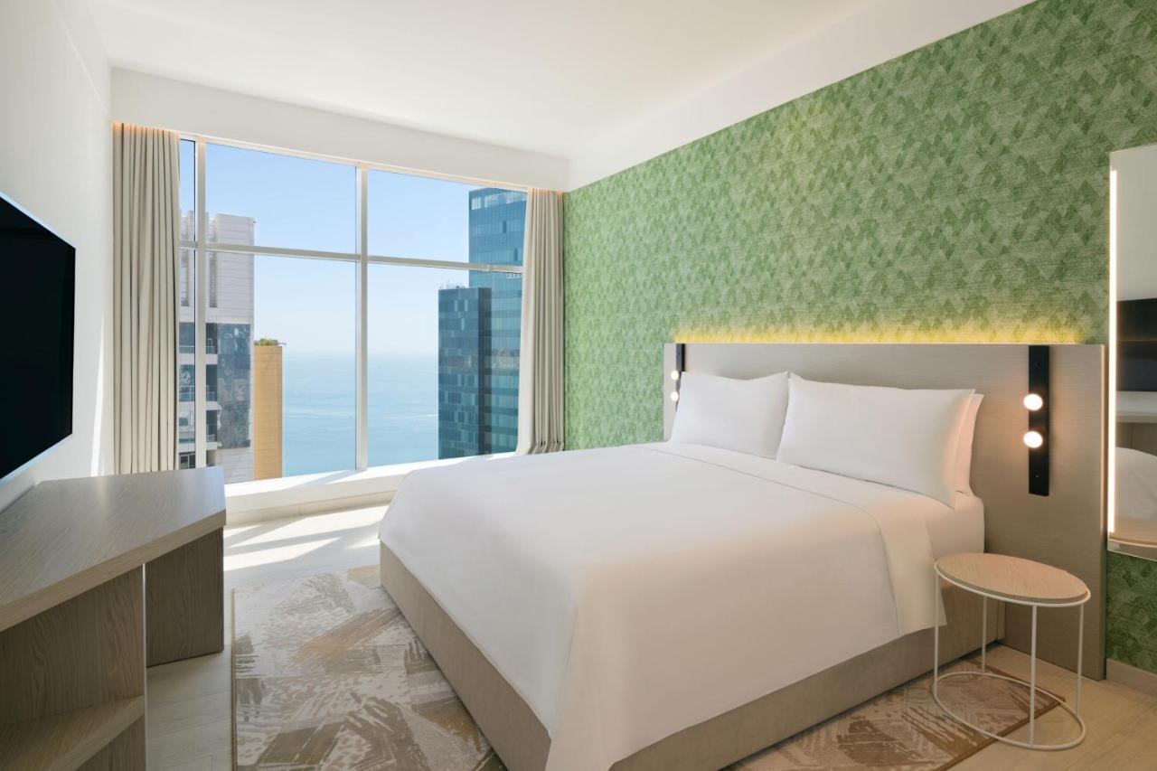 Element By Westin West Bay Doha Hotel Luaran gambar A bedroom at the hotel