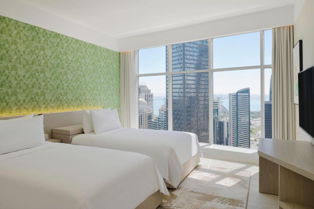Element By Westin West Bay Doha Hotel Luaran gambar A guest room at the hotel