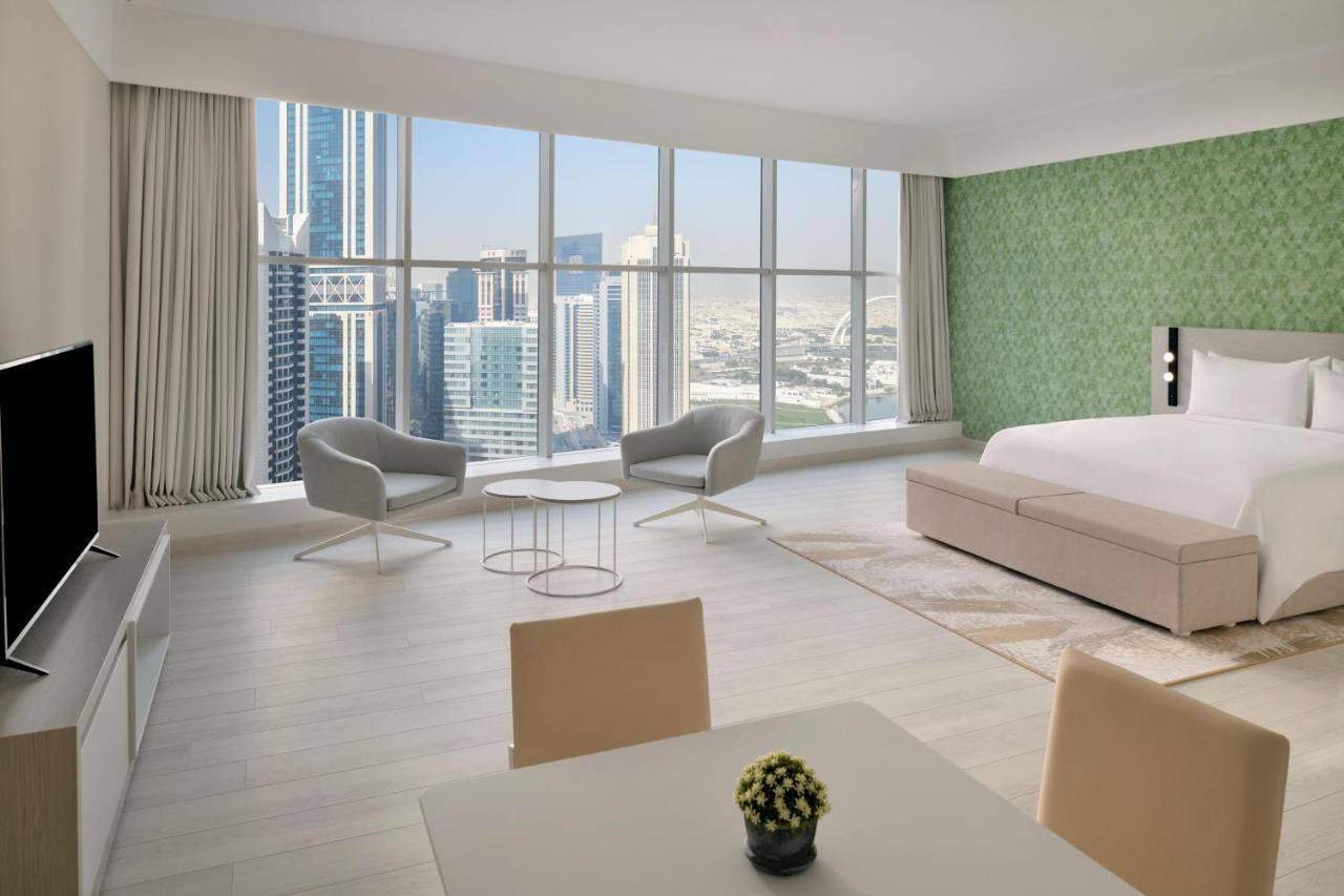 Element By Westin West Bay Doha Hotel Luaran gambar A suite at the hotel