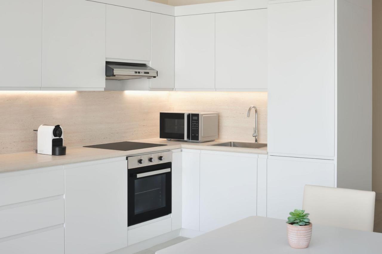 Element By Westin West Bay Doha Hotel Luaran gambar A modern kitchen