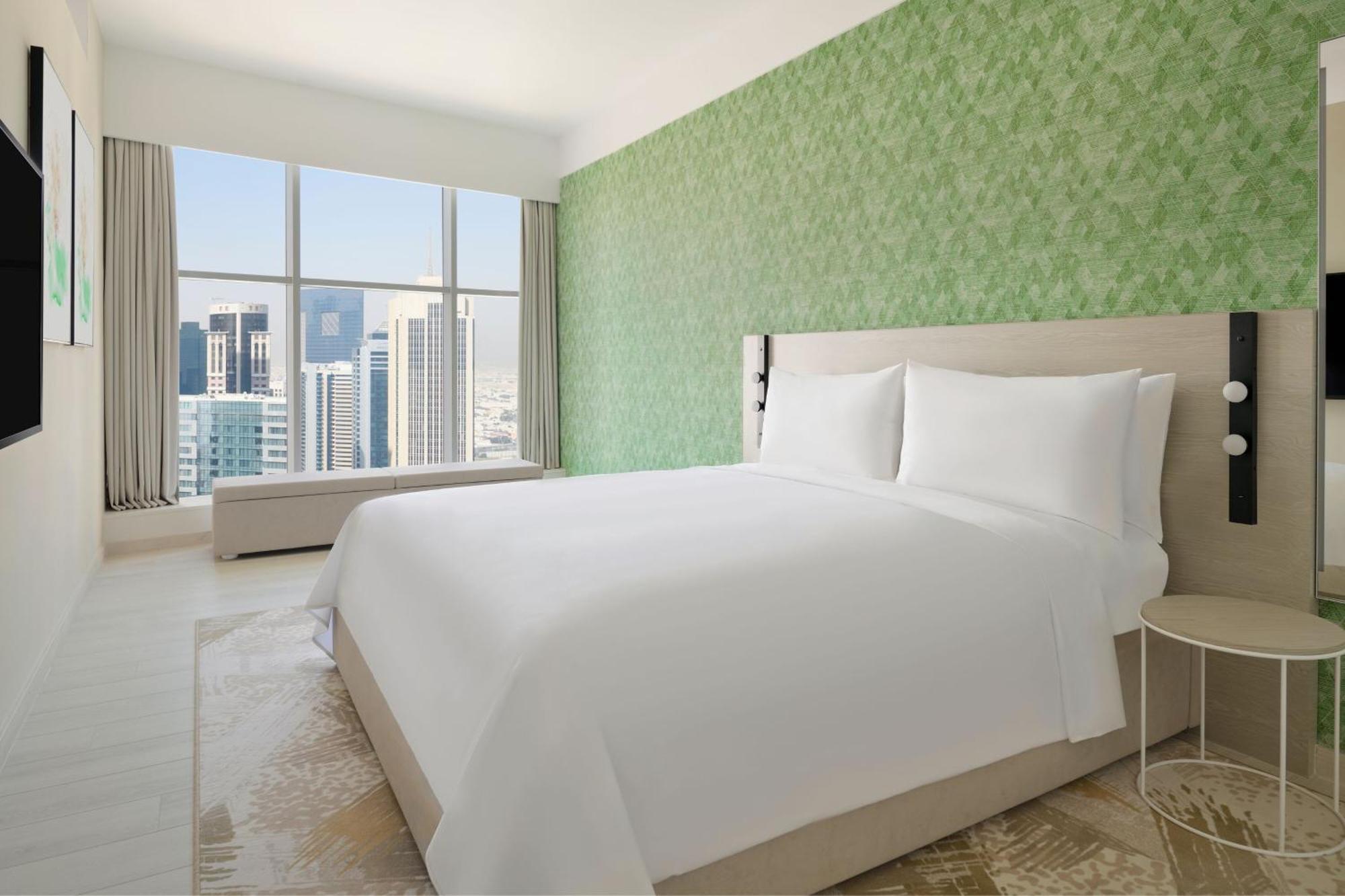 Element By Westin West Bay Doha Hotel Luaran gambar A bedroom at the hotel