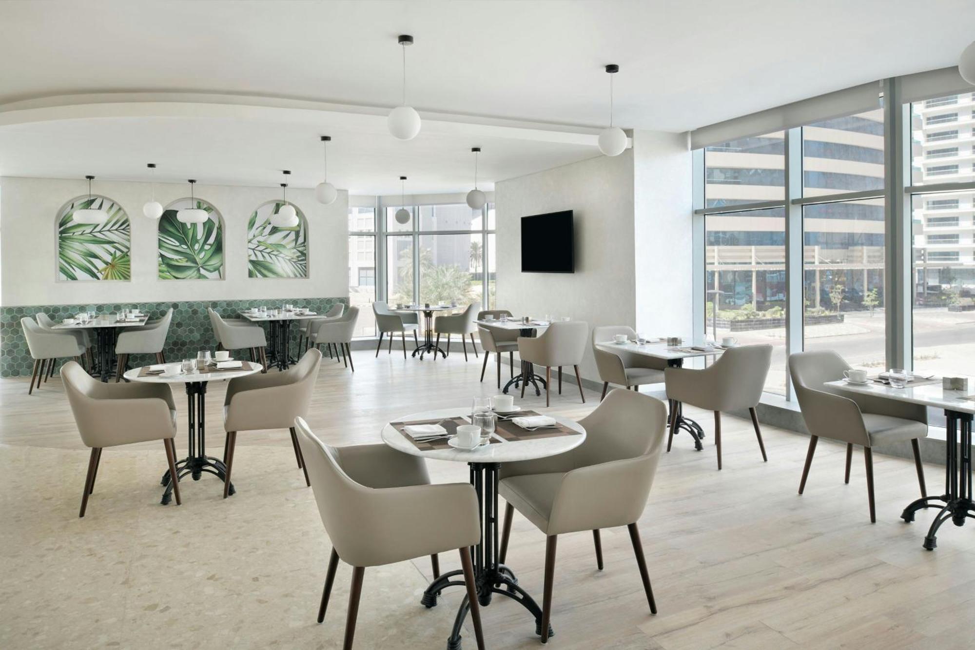 Element By Westin West Bay Doha Hotel Luaran gambar The Club at Newark Airport